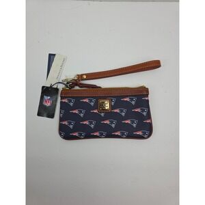 Dooney & Bourke NFL‎ New England Patriots Wristlet Navy Blue Leather Trim NEW